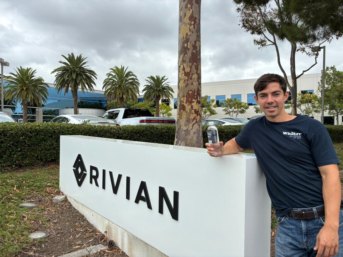stevenhowell99's tweet image. Rivian rejected me.
In 2024 I offered my Whatrr bottle.
They said I was too expensive.
I went back 1 year later with a cheaper design.
Now they've ordered 200 bottles from us.
It’s a small order, but a big reminder:
Eco products need to make sense for the buyer.