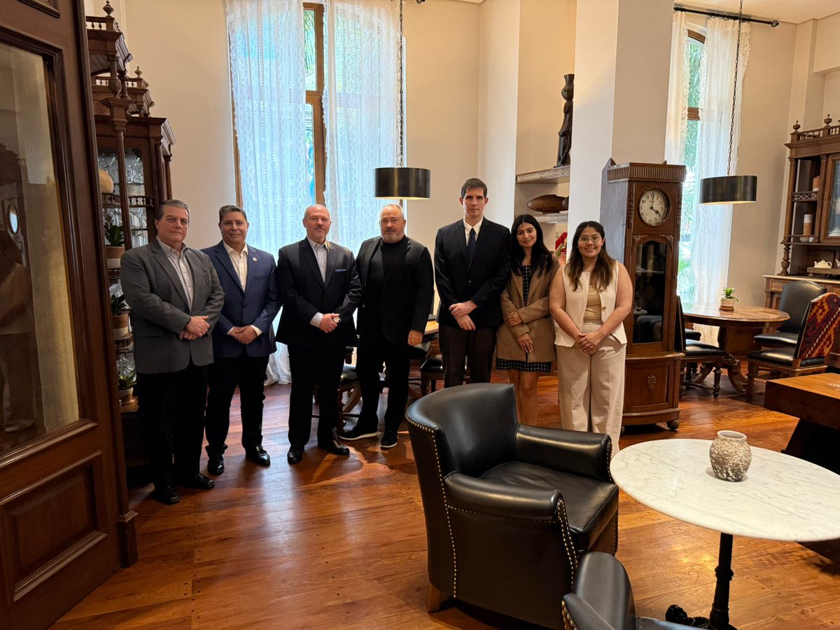 Con la Cámara de Comercio Paraguayo Británica (CCPB), tuvimos el agrado de reunirnos con Conrad Swailes, de Resource Group Holdings (RGH) y Epitome, para conversar sobre las oportunidades que ofrece Paraguay, y sus planes de expansión futuros #Paraguay #UK #BusinessisGreat