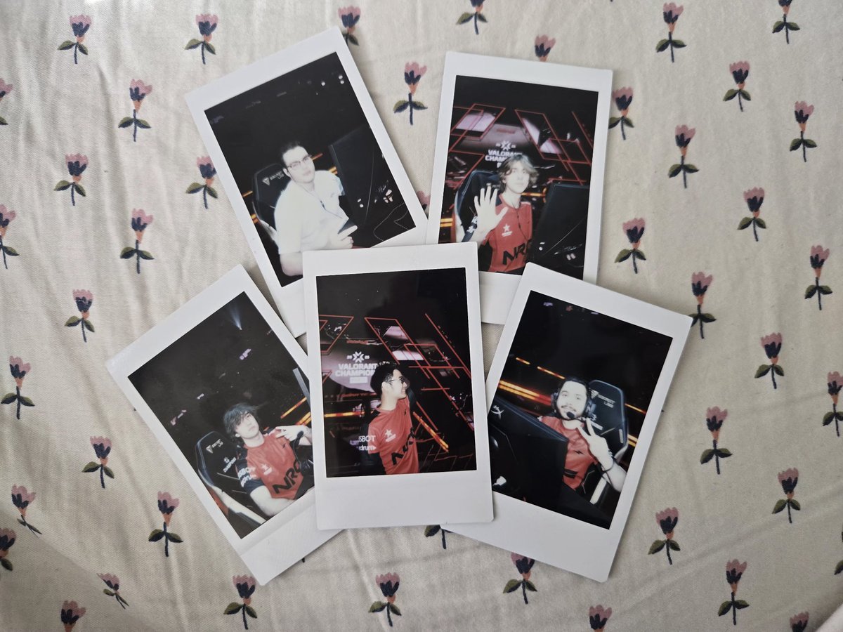 sen_ebooks's tweet image. giving away nrg polaroids i took in paris 

to enter just follow @nrggg + like + rt