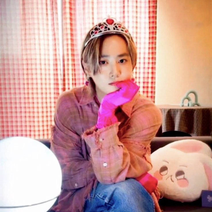 J91HO's tweet image. Someone please tell me this is real 사실이라고 하기엔 너무 좋다 🫅🏻👑💐🌼💖🗡️