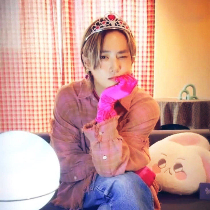 J91HO's tweet image. Someone please tell me this is real 사실이라고 하기엔 너무 좋다 🫅🏻👑💐🌼💖🗡️