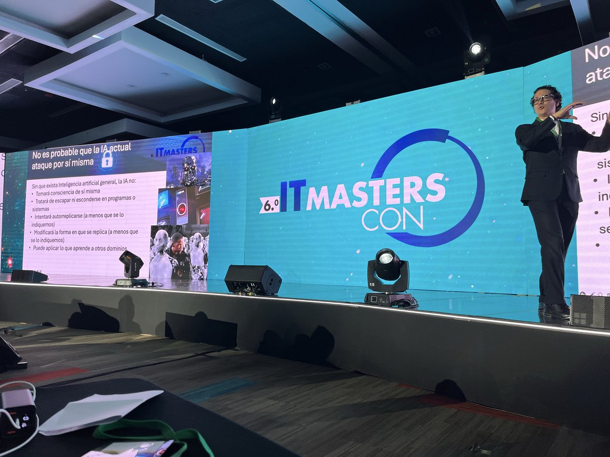 _MarOch's tweet photo. Seguimos en #ITMastersCON Ciudad de México 2025.
@pcoronaf ya está presentando su charla «Riesgos del vive coding».
Vía @ITMastersMag https://t.co/wrUzTVrXKb