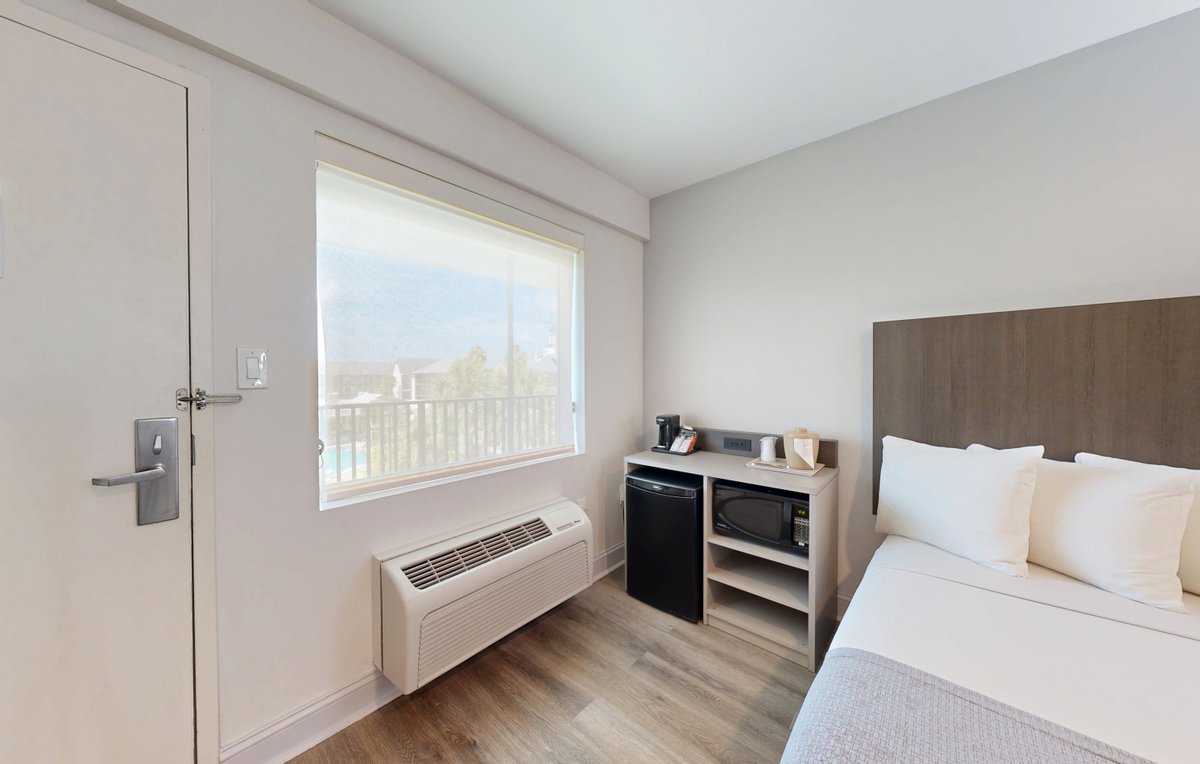 Hit snooze one more time… we won’t tell! 💤
Relax, recharge, and get ready for Orlando adventures in our Double Queen room.

Click the link to take a virtual tour: ow.ly/G2Nl50X7Ron
