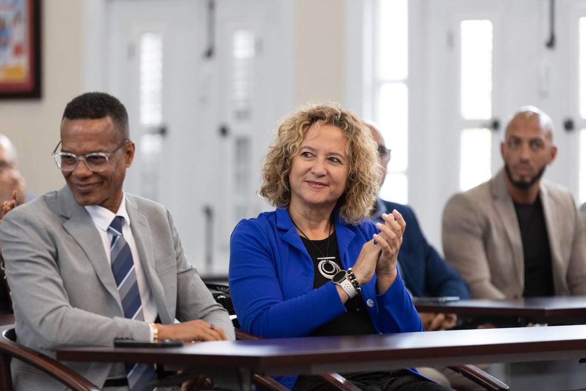 Orgullo total 🇵🇷⚾

El Anfiteatro del COPUR fue sede de un acto especial dedicado a la Federación de Béisbol de Puerto Rico para celebrar su histórico reconocimiento como la Federación del Año 2025 por parte de la Confederación Mundial de Béisbol y Sóftbol 🏆

Conoce todos los