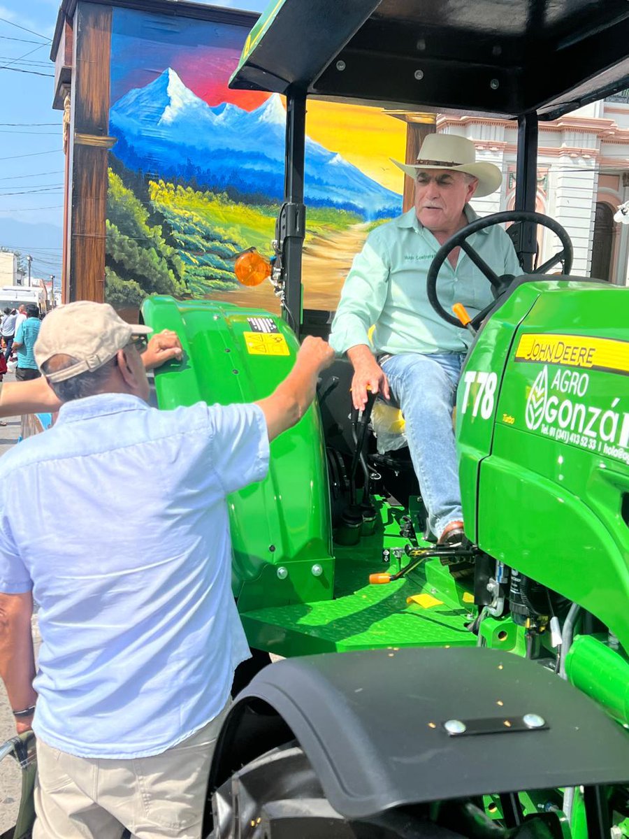 Reafirmando nuestra Fe con el Señor San José, y la Sagrada Familia, patronos de nuestro pueblo Ciudad  Guzmán, Jal.
 
Participando más de 18 años en conducir un tractor , que remolca el Carro Alegórico número uno. 🚜🙏🏼