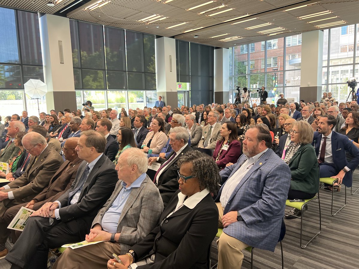 anupamuab's tweet image. Today we celebrated the Altec/Styslinger Genomic Medicine and Data Sciences Building — and the public and private partnerships that made this possible. I am grateful to be a part of this milestone moment and excited for the future of medicine at UAB. @UABHeersink @UABNews