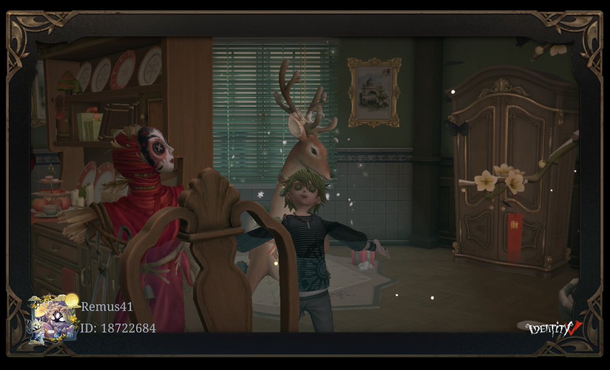 Remus60786665's tweet photo. Estamos en hallowen pero alguien metió cosas de navidad https://t.co/uHbR7i6HJK