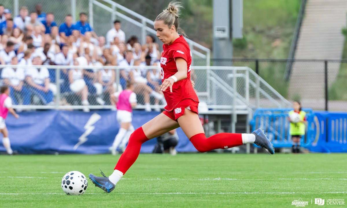 DU_WSoccer's tweet photo. 𝘚𝘦𝘯𝘪𝘰𝘳 𝘚𝘱𝘰𝘵𝘭𝘪𝘨𝘩𝘵 - Emma Thielbahr

Since joining DU last year, Emma has started in all 35 matches and played the full 90 nearly every time! She also leads this year's team with four goals including two game winners! #GoPios https://t.co/I89d0egEeO