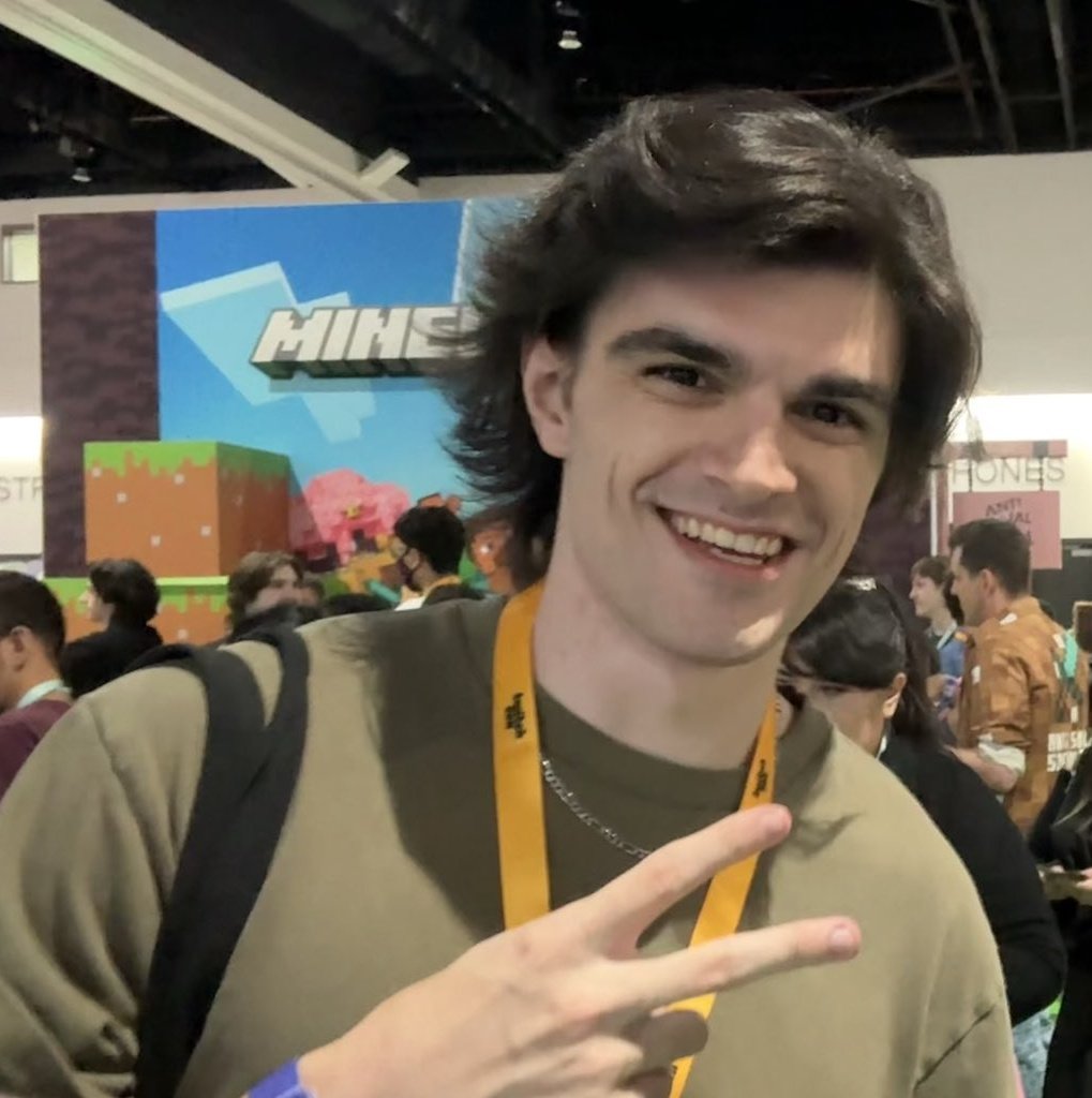 Look at these photos of Foolish was a baby, and his face is still the same, nothing has changed. 😭😭😭

These photos are my favorites ✨