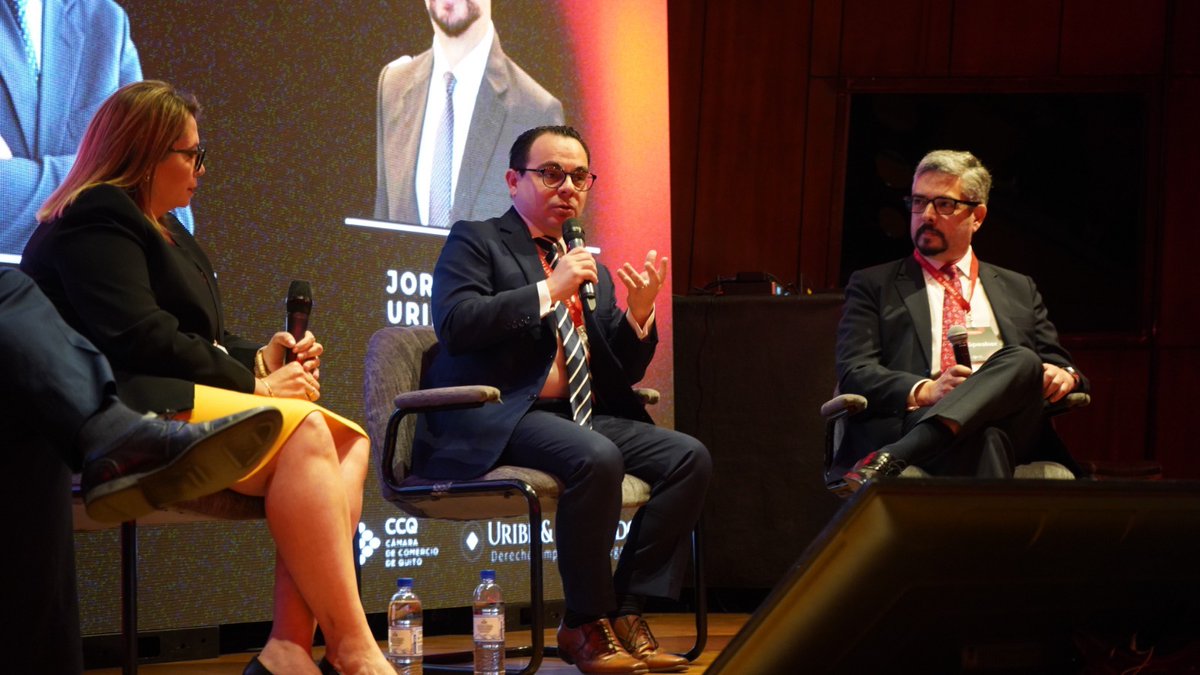 lacamaradequito's tweet image. 💬 En el Congreso sobre Riesgos y Cumplimiento Empresarial con IA, expertos como Fabrizio Peralta, Cristina Trujillo y Francisco Garzón abordaron un reto clave: ¿cómo equilibrar la innovación con la privacidad y la seguridad de los datos?
#ccq #somosCCQ #WebCongress #IA…