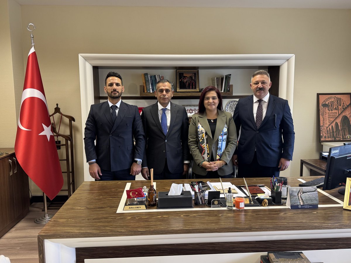 Hatay Konfederasyonu olarak <a href="/AKKADINGM/">AK Parti Kadın Kolları</a> MKYK Üyemiz bizim kıymetlimiz Sn. Zehra EREN’i ziyaret edip Hatay İl Tanıtım Günleri’ne davet ettik. Misafirperverliğinden dolayı Kendisine çok teşekkür ederiz. <a href="/TCTarim/">T.C. Tarım ve Orman Bakanlığı</a> <a href="/Akparti/">AK Parti</a> <a href="/ibrahimyumakli/">İbrahim Yumaklı</a> <a href="/ZehraBekarEren/">Zehra Eren 🇹🇷</a>