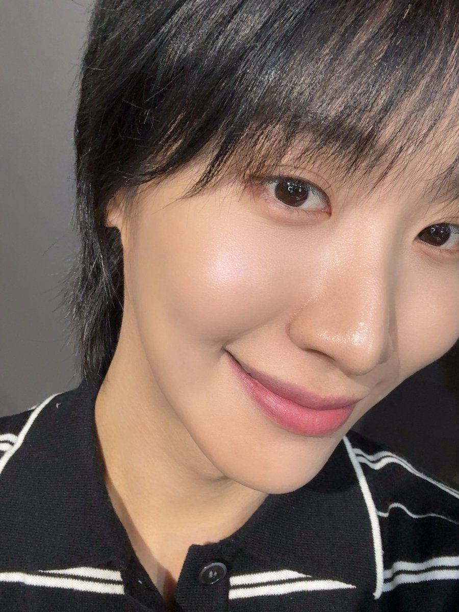 1001update's tweet photo. 💛 #DONGMYEONG Fromm ㅡ 251023

(21.26 KST)

📸📸📸

Weve: "Oppa, did you cut your bangs???"
ㅡ Oh how did you know https://t.co/rHhyrE5SXv