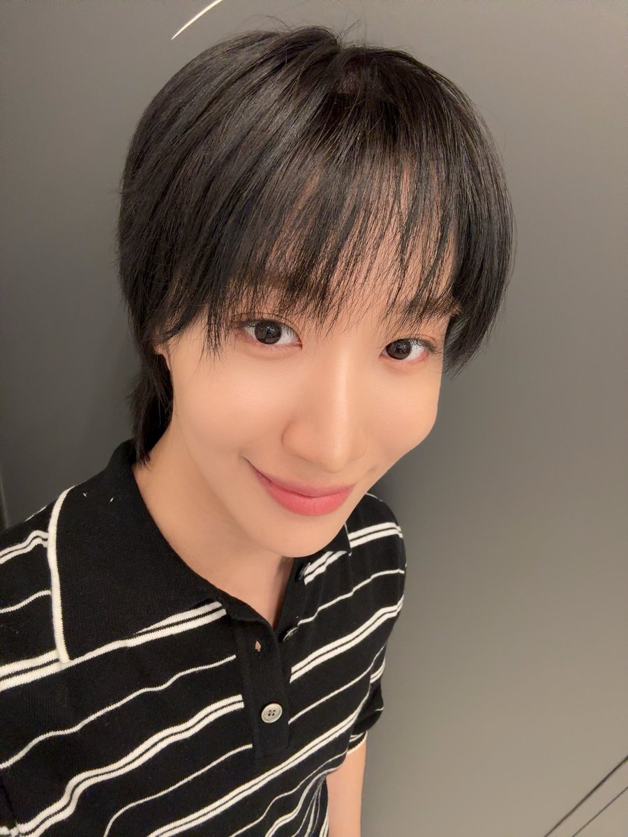 1001update's tweet photo. 💛 #DONGMYEONG Fromm ㅡ 251023

(21.26 KST)

📸📸📸

Weve: "Oppa, did you cut your bangs???"
ㅡ Oh how did you know https://t.co/rHhyrE5SXv