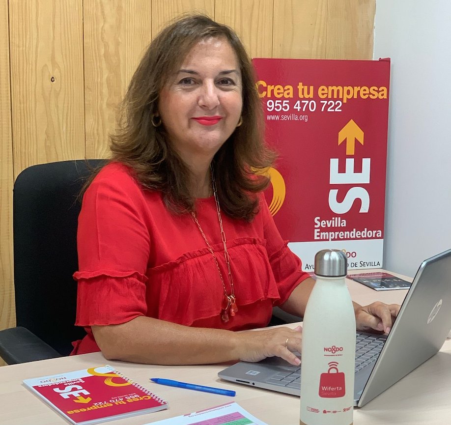 juanluispavon1's tweet image. Conoce a la colombiana Diana Gutiérrez 🍰, que eligió Sevilla como ciudad donde residir y emprender, y con la mentorización de Sevilla Emprendedora ha materializado su sueño de crear un negocio de repostería artesanal, La Mona Pastelería. 
Conoce a Reyes Pueyo 👩, que en Sevilla…