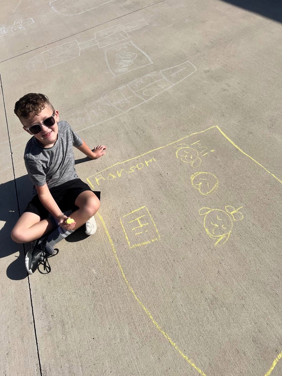 2nd Grade Takes Music OUTSIDE ☀️
Music came to life when 2nd grade Cheetahs created colorful visual maps of the pitches in “Hot Cross Buns” to show how the notes are descending. Activities like this help students sing tunefully and grow their music reading skills! <a href="/BeltonISD/">BeltonISD</a>