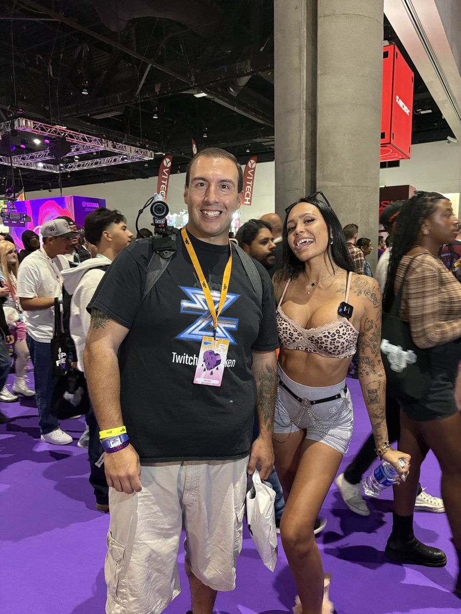 Zaiyken's tweet image. Twitchcon pics!!! the dynamic duo always a pleasure seeing you @Firedancer121 and was so nice to meet you @Hail_Slaton both baddies 🔥🔥🔥🔥🔥 #TwitchConSanDiego #twitchcon2025