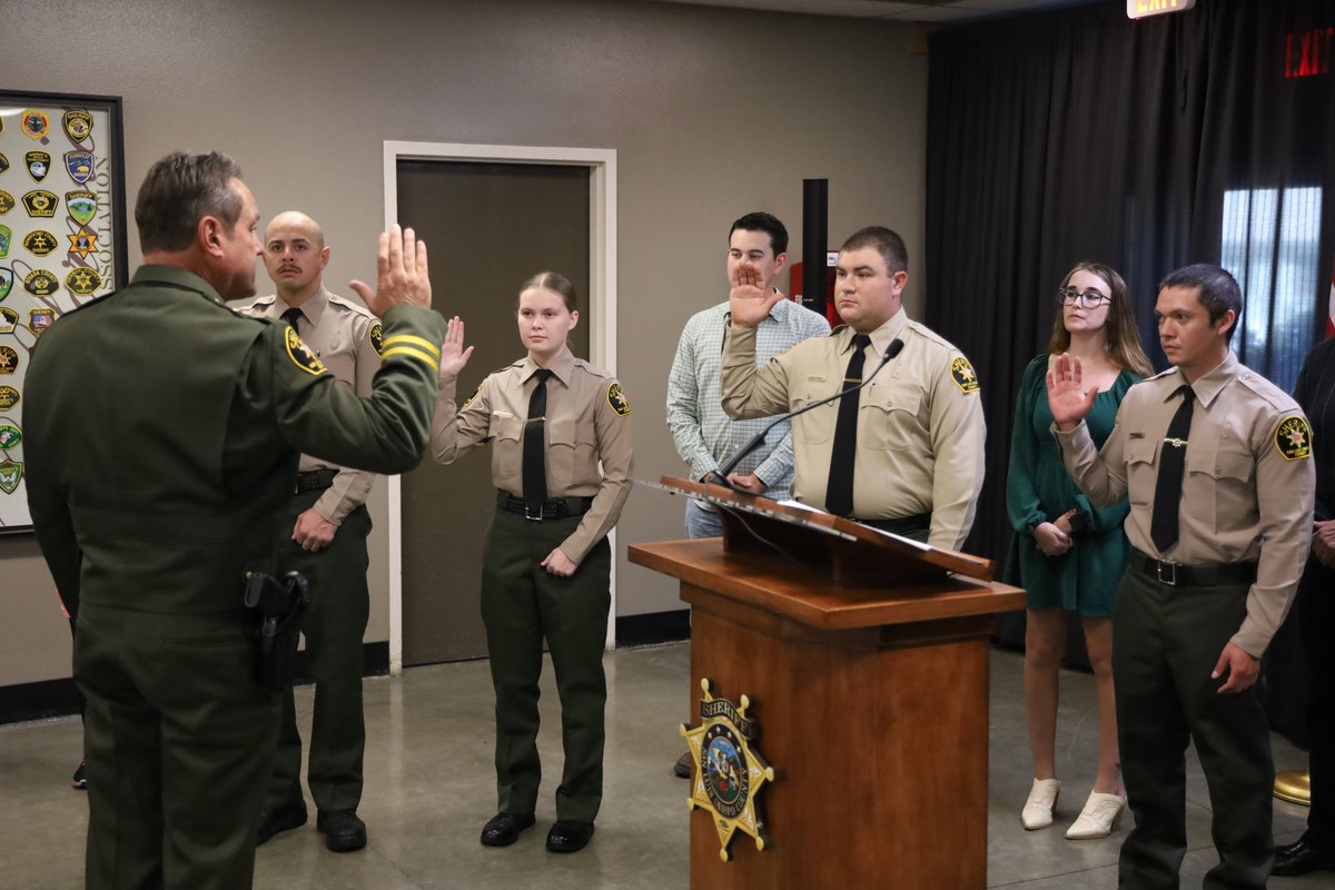SLOSheriff's tweet image. Today we held a General Assembly to celebrate our new and promoted staff! Among those welcomed were a Correctional Technician, a Legal Clerk, and four new Correctional Deputies. Promotions included a Correctional Deputy, two new Deputy Sheriffs, and a Senior Correctional Deputy.…