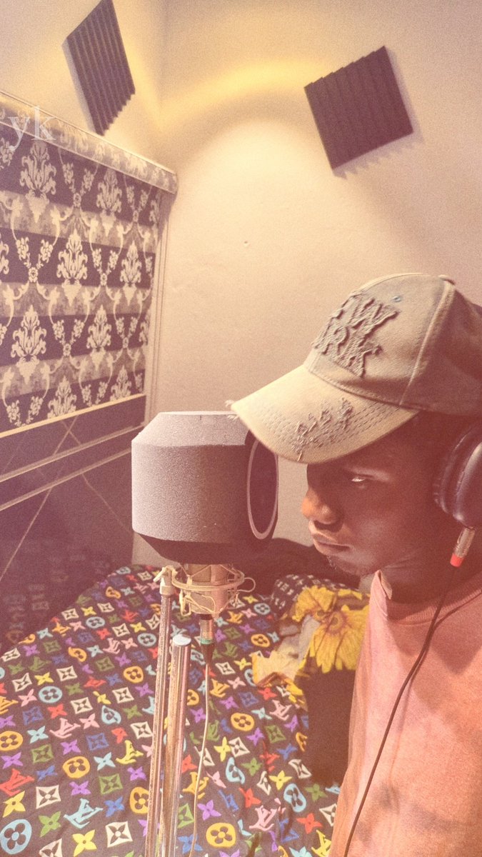 BigPogan's tweet photo. New type shii coming out of Nigeria
S.W.A.G.O by PØGAN ft STYLEESH coming soon
Just concluded the studio session.
Y'all anticipate....🔥🔥🔥🔥
#underground #Pogan
#rap
#hiphop
#Nigeria
@zaylevelten @wavestarlife
@wizkidayo
@WizkidSource
@Odumodublvck_
@cruelsantino https://t.co/Bz03Xr0EMF