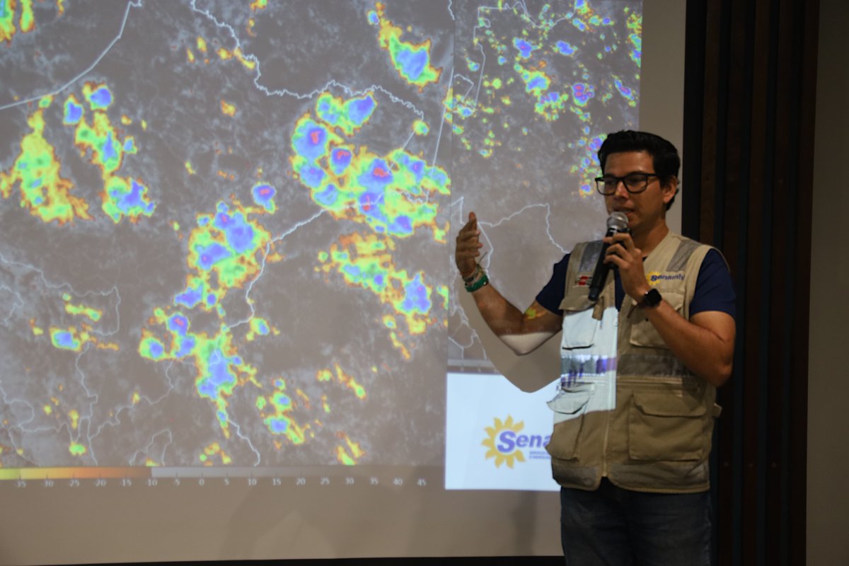 #LORETO Fortalecer la salud frente al cambio climático es clave para proteger vidas.

Más de 80 profesionales se capacitan para anticipar riesgos y responder mejor ante enfermedades asociadas a lluvias y calor extremo ➡️bit.ly/3Jrdq7W