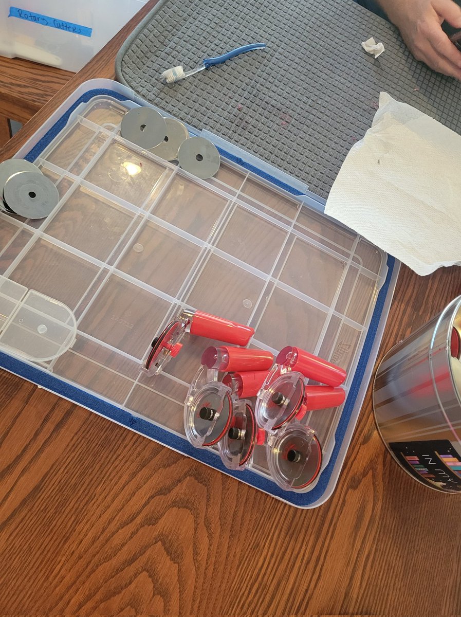 Anderson_FCS's tweet photo. HUGE HUGE HUGE shout out to Mr Kincaid for cleaning up and replacing blades in all of our rotary cutters. Cutting fabric will be a breeze tomorrow!! #FashionClass #HelpfulHubby #AHSisFamily https://t.co/3zrZCXGQnm