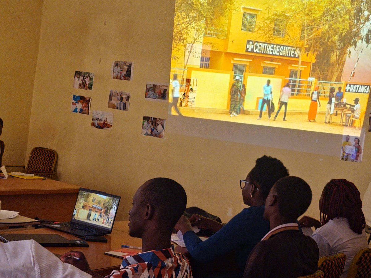 JASRPFBurkina's tweet image. Causerie Éducative à Ouagadougou !
Le projet #CestLaVie2 renforce l’éducation des jeunes sur la #santésxuelle et #reproductive.
Une rencontre sur la puberté et la reproduction a permis d’échanger sur l’acceptation de soi, l’hygiène et la prévention des risques. 👩🏽‍🏫👨🏾‍🏫
