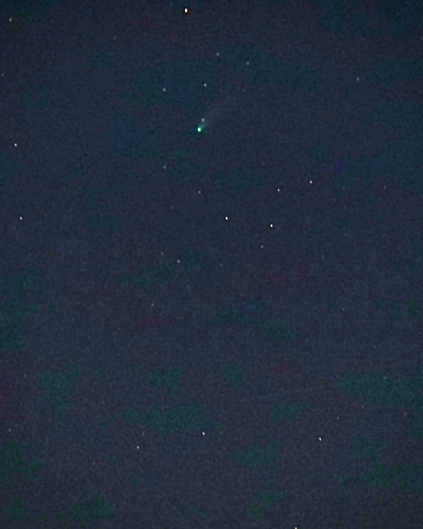 1957sige's tweet photo. ボケてるけど、昨日撮った
レモン彗星☄️ https://t.co/wIxTqdWlGW