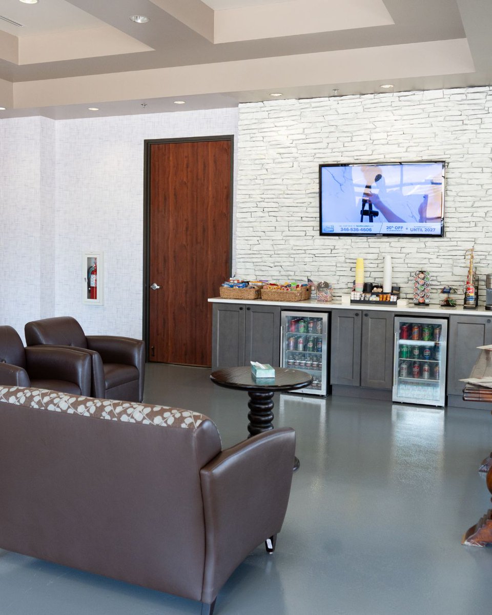 Comfort starts the moment you walk in. 💙

From cozy seating to complimentary snacks, drinks, and fresh coffee — our lobby is designed to make your visit feel as stress-free as possible.

#FamilyFirstER #AtascocitaTX #EmergencyCare #HereForYou