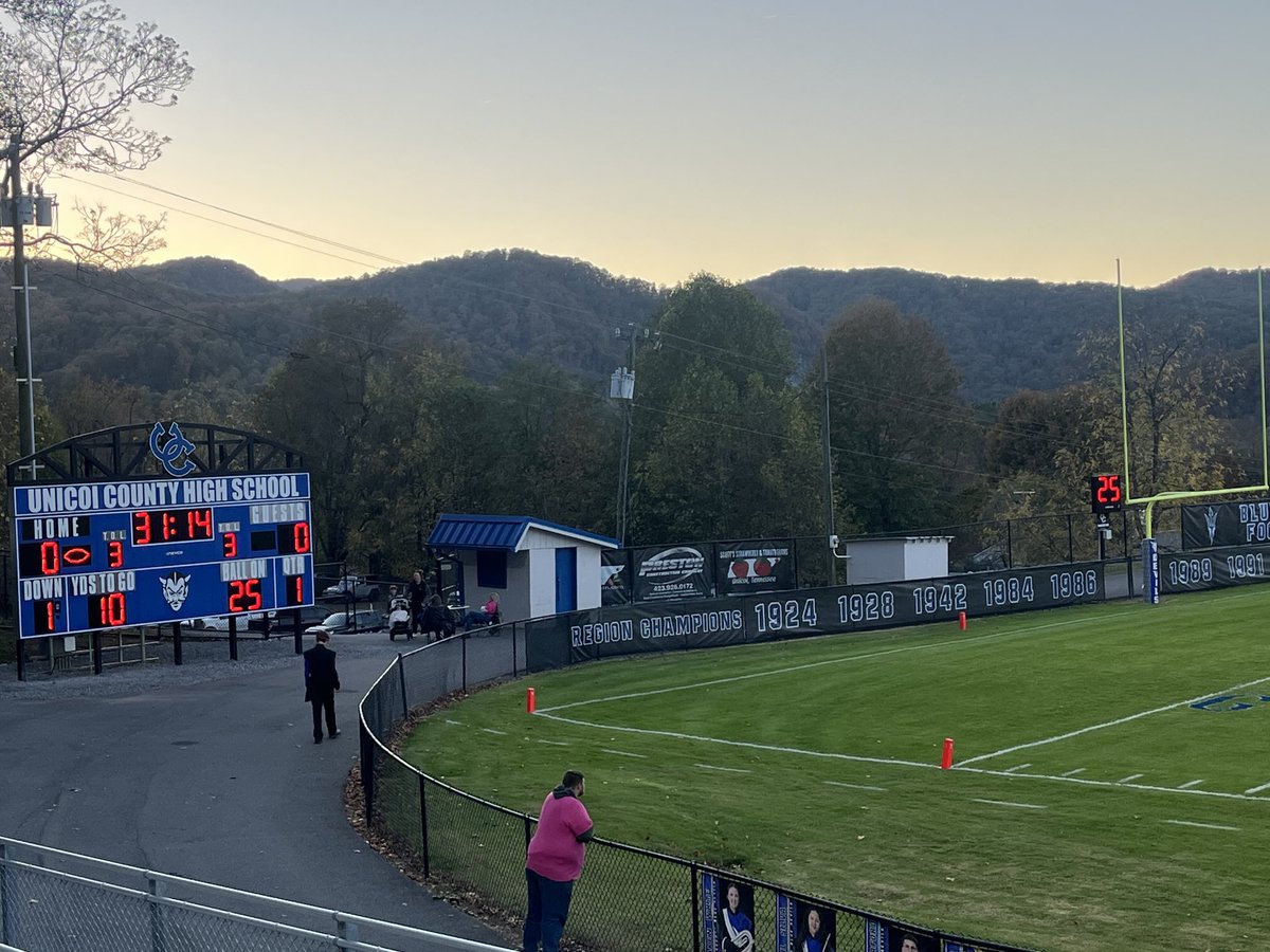 sdcoach2's tweet photo. Great to be back at Gentry Stadium! Go Big Blue! https://t.co/4G1ZQCYnUG