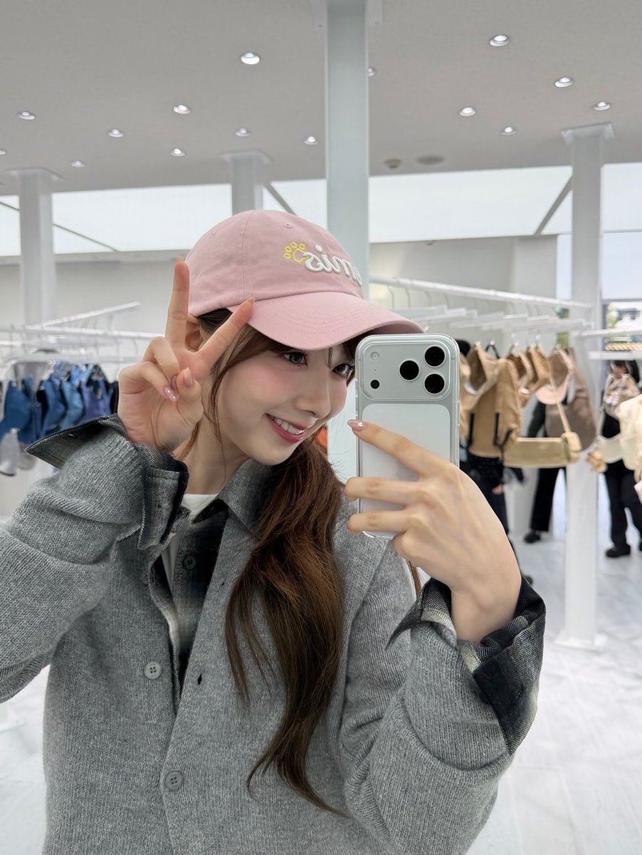 niziu_moon's tweet photo. あまりにも可愛すぎる…🤦🏼♀️🩷💭
#MIIHI #미이히 #ミイヒ #MIIHI_bubble
#Emis #EmisJapan #EmisTokyo #イミス https://t.co/xkTYOCJbhr