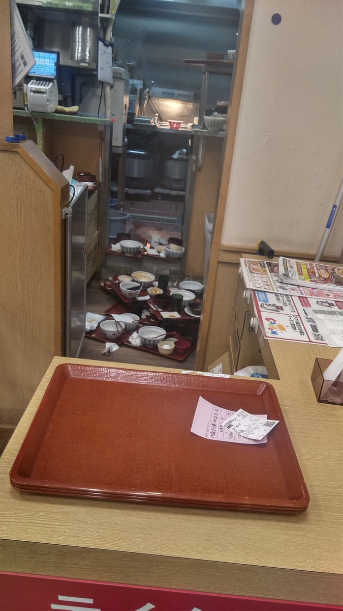 letasu_'s tweet image. なか卯オペレーション崩壊してて草