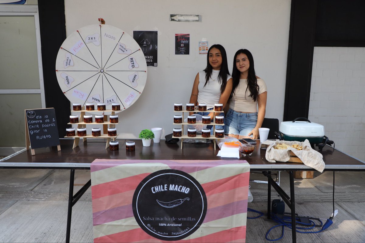 🎉 ¡Así se disfrutó la Kermés de la Semana de las Ingenierías! 
Entre juegos, antojitos y la venta de productos elaborados por nuestros talentosos emprendedores, disfrutamos de un ambiente lleno de creatividad y mucha música con la banda de rock que puso el ritmo a esta kermés.