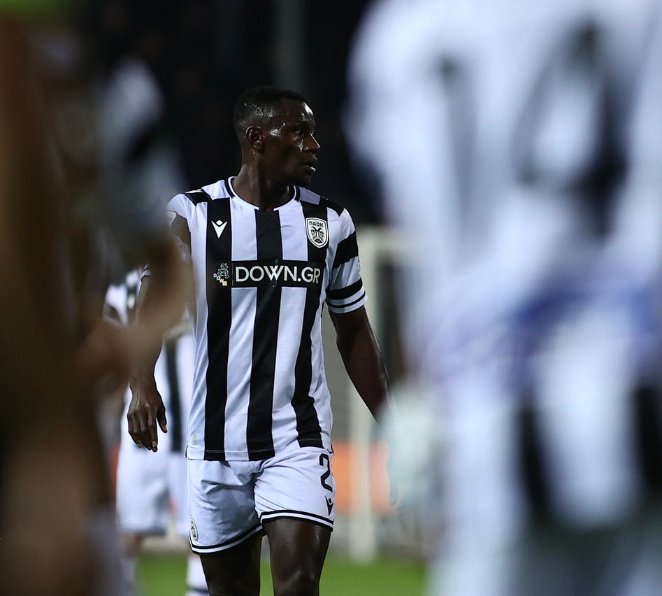 SportContents's tweet photo. 🚑 Soirée amère pour 𝐌𝐚𝐝𝐲 𝐂𝐚𝐦𝐚𝐫𝐚 🇬🇳, malgré la victoire (2-3) du PAOK face à Lille. Le milieu de terrain guinéen a dû quitter ses coéquipiers dès la 16e, victime d’un gros tacle.

#SportContents #MadyCamara #UEL #Guinée https://t.co/qXhQlxSY7s