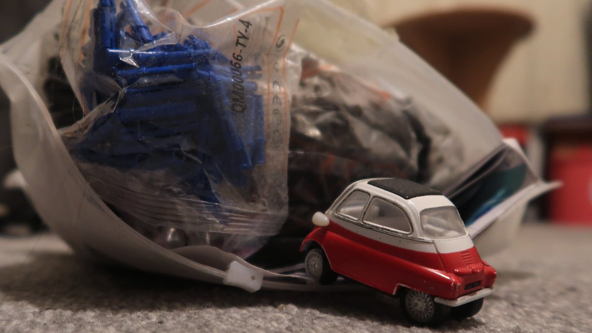 Went for a drive around today, And found a big back of "Lego" styled things.. Who thinks I should pester the admin to make whatever it is? 🚗