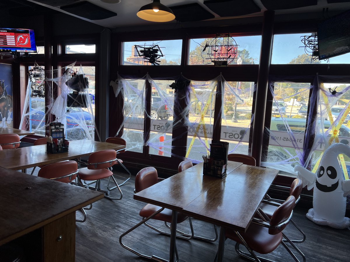 🎃 Post Up tonight for the Maplewood Pumpkin Glow 2025! ow.ly/xFLQ50XhfKW 🍬🍫 #StayPosted