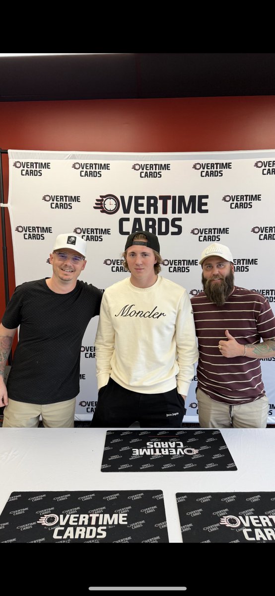 DestinEdgington's tweet photo. Just chillin with Cools. Got to be his “enforcer” haha we had some good laughs. @utahmammoth @UtahPuckDrop https://t.co/tWtajN5VfS