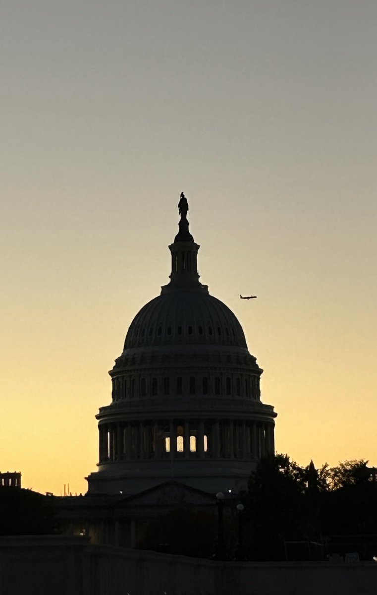 And tonight’s view outside of ⁦<a href="/FloridaHouseDC/">Florida House</a>⁩ If you haven’t been, Florida House is a unique treasure any of us Floridians should be proud of.