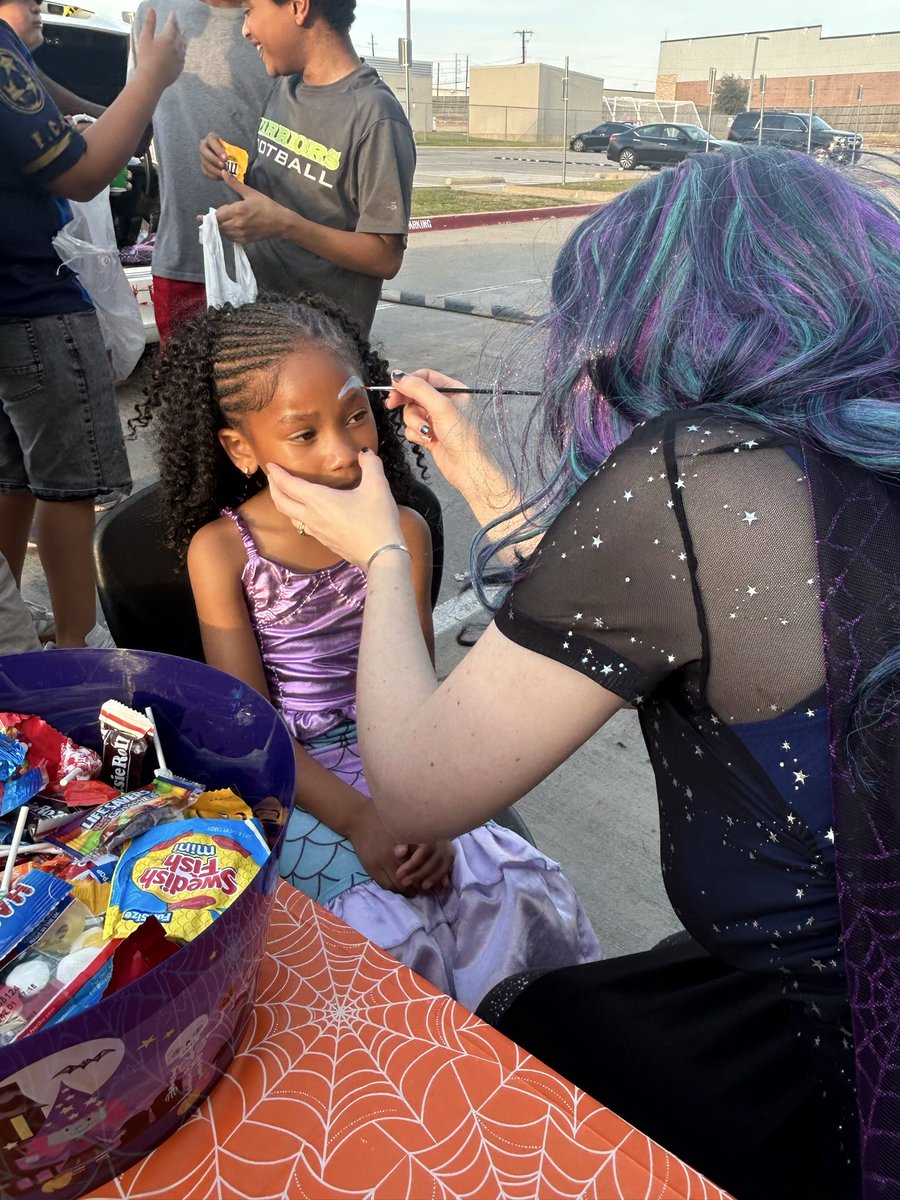 MrsLRWhitaker's tweet image. The 2nd Annual JMS Trunk or Treat is underway! It’s these days that make the hard days worth it! I love My JMS Eagles! #1styearprincipal #TheJMSWay