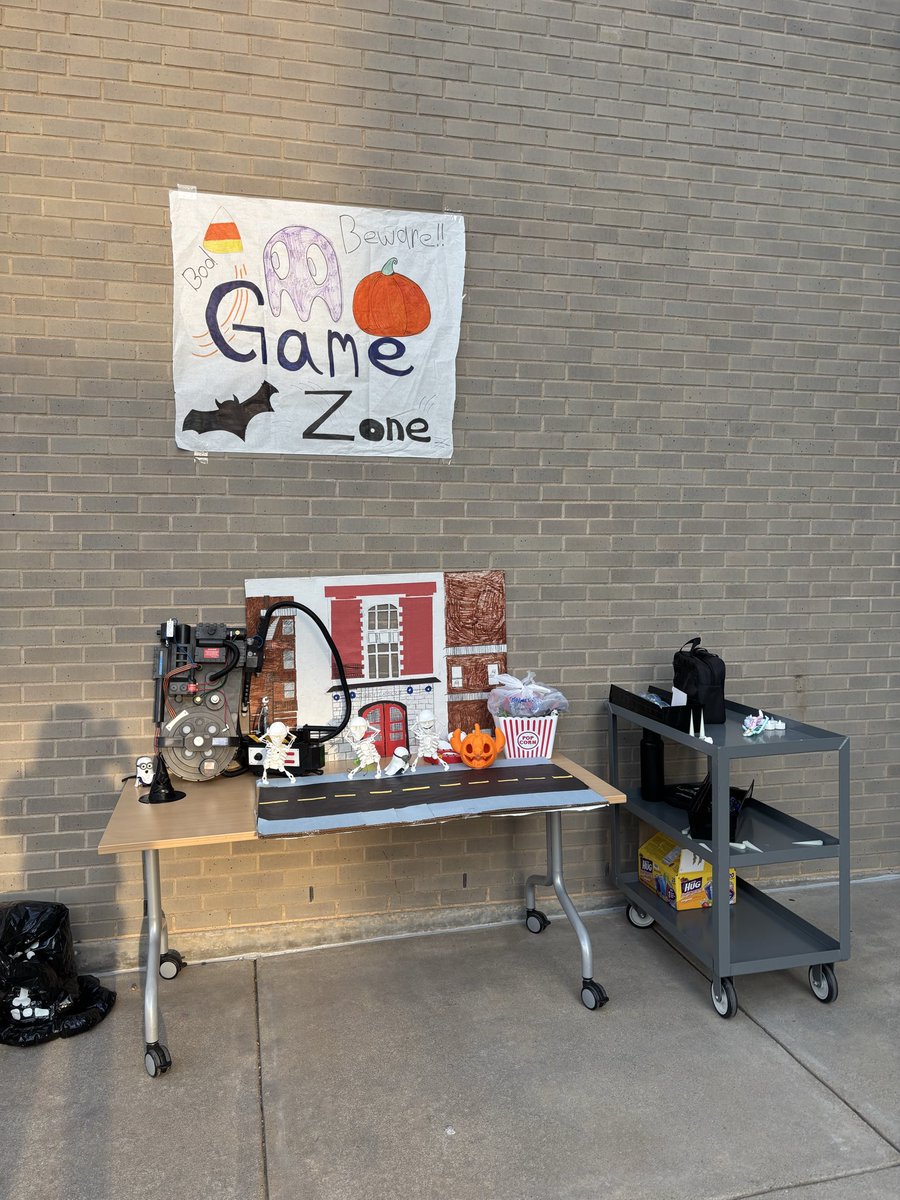 MrsLRWhitaker's tweet image. The 2nd Annual JMS Trunk or Treat is underway! It’s these days that make the hard days worth it! I love My JMS Eagles! #1styearprincipal #TheJMSWay