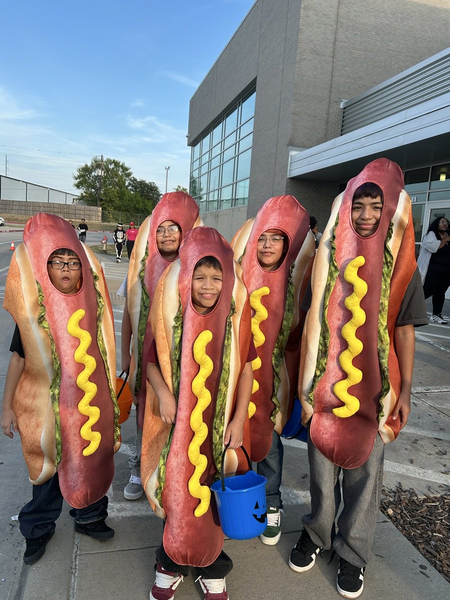 MrsLRWhitaker's tweet image. The 2nd Annual JMS Trunk or Treat is underway! It’s these days that make the hard days worth it! I love My JMS Eagles! #1styearprincipal #TheJMSWay