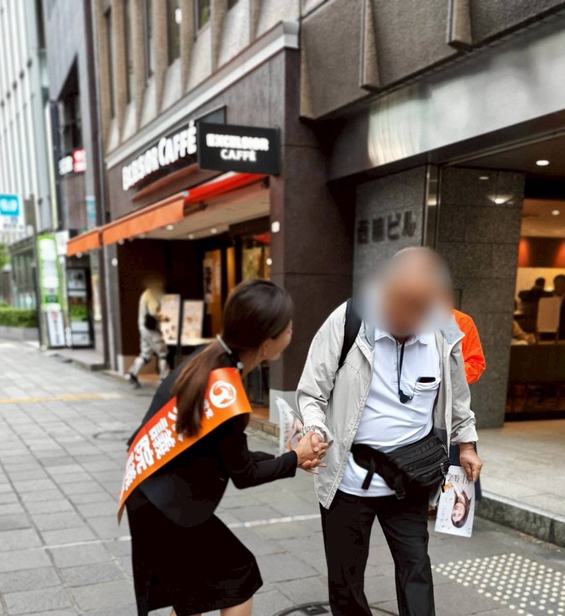 おはようございます🙂‍↔️
今朝は部会前に麹町駅にて朝のご挨拶。
出勤中の安達議員<a href="/adachi3kyoto/">安達悠司(あだちゆうじ)@参政党</a> と🙌🏻
「頑張ってね‼︎」とのあたたかいエールをたくさんいただきました。
今日も一日頑張りましょう✨
素敵な週末をお過ごし下さい。
#吉川りな