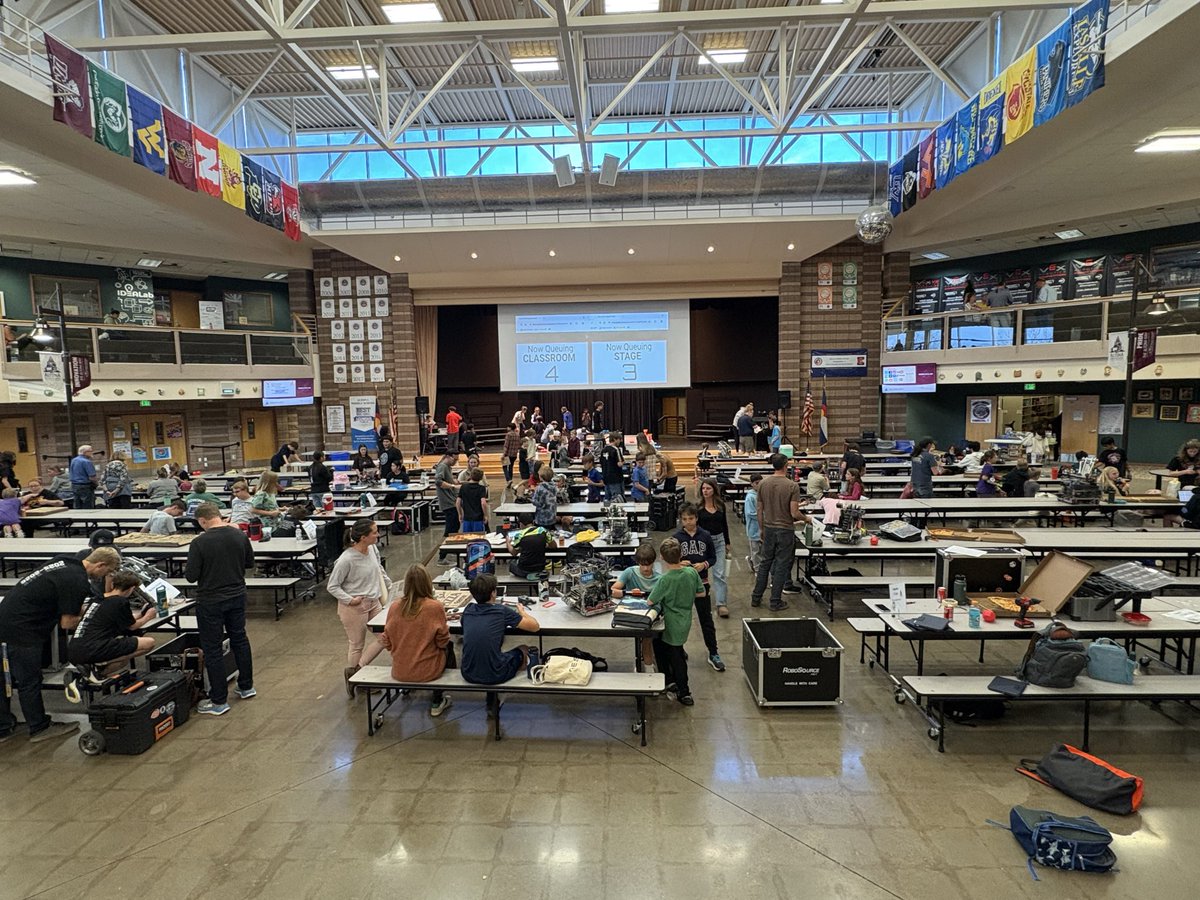 Week 3 of Robotics League Nights &amp; our #RattlerNation is crushing it! Over 130 Ss from <a href="/AltonaMS/">Altona Middle School</a>, <a href="/ApWestview/">WestviewAP</a>, &amp; <a href="/trmsco/">Trail Ridge MS</a> are battling bots, coding hard, and having a blast. #StVrainAdvantage #StVrainStorm #AltonaWay <a href="/SVVSDsupt/">Jackie Kapushion, Ed.D.</a> <a href="/SVVSD/">St. Vrain Valley Schools</a> <a href="/BuchlerStVrain/">Matt Buchler</a> <a href="/lacrosse_jeremy/">Jeremy LaCrosse</a>