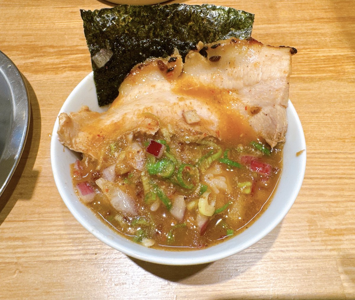 リカバリーはご近所で♪
島田市 麺屋燕本店さんへ

京カレーラーメン 850円と
サービスライスをいただきました😋

龍さんとこが臨休だったので
第二候補だったコチラへ✌🏻
暑い夏🔥の京カレーも旨いが
寒い冬❄️の京カレーも旨い。
つまり年中旨いって事(ૢ˃ꌂ˂⁎)ﾃﾍ⭐︎

ごちそうさまでした🍜
#麺屋燕