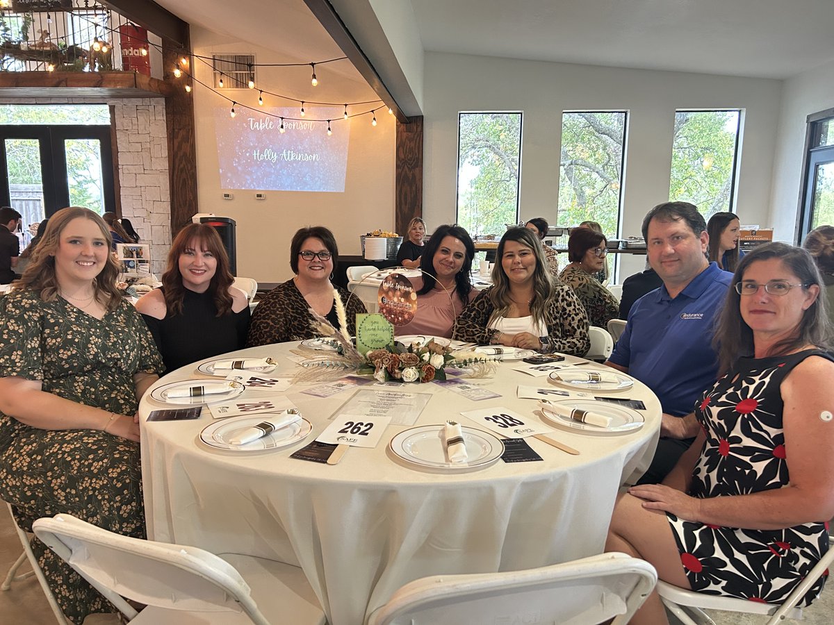 EnduranceFCU's tweet image. #EnduranceAdventures our Duncan crew is out at the Safe Center Gala tonight! We are grateful to be able to show our support for such an amazing organization! #SafeCenter #Community #WearPurple