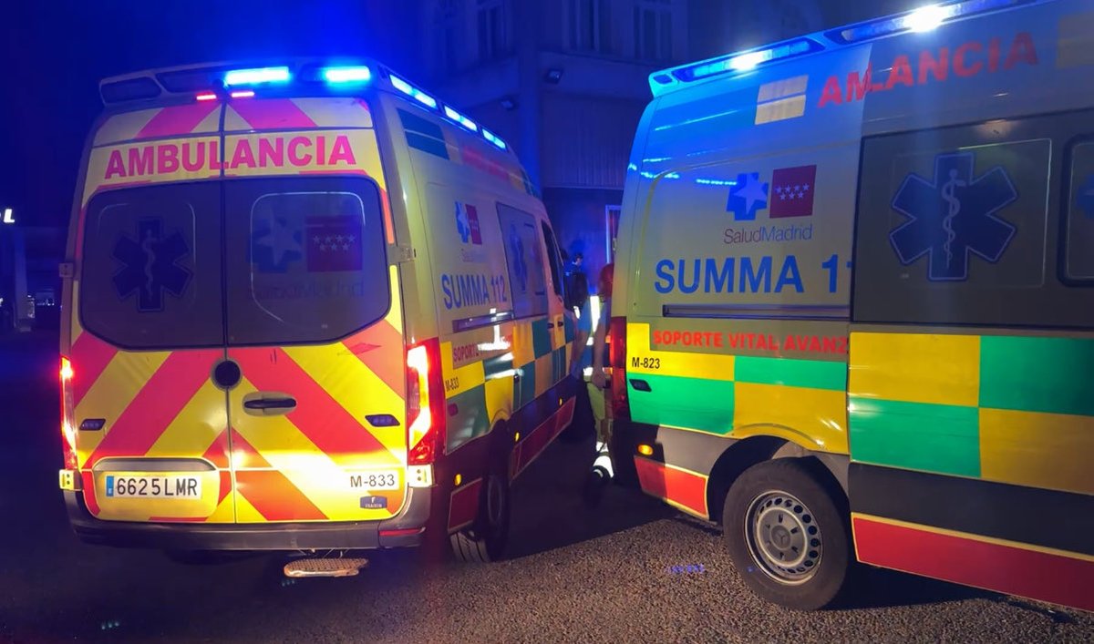 Accidente caída patinete. 

📍Calle Algeciras de #Arroyomolinos. 

Hombre de 34 años inconsciente  y herido muy grave. #SUMMA112 estabiliza y traslada al hospital.

Foto: archivo