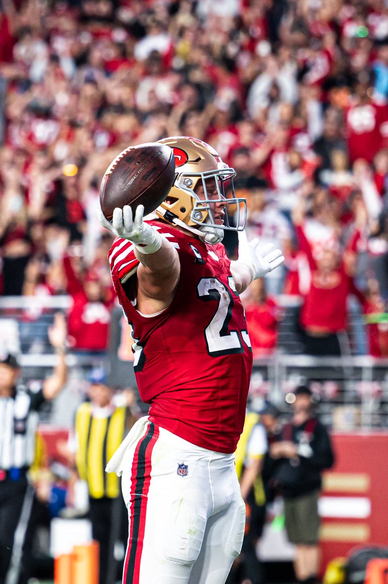 lisas_49ers's tweet image. Offensive Player of the Year - incoming!!

📸: @mattfraser_9 

#DoItForTheBay #FTTB #49ers  #TheeNinersFaithful #49ersfaithful #BangBangNinerGang