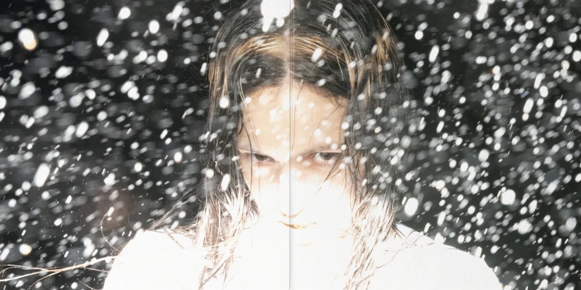 A press release was issued about the sound of "LUX" and what we can expect from the album and its chapters. Check it out:

"The new work, which can already be pre-ordered in physical formats: vinyl, CD, and a signed edition with unreleased tracks, is presented with an aesthetic