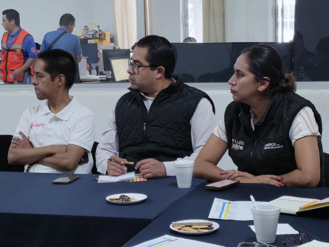 🎆🦺🚨 Protección Civil Municipal alista Cohetón 2025: "Los cohetes no son tus cuates"

La campaña busca proteger a la ciudadanía y concientizar sobre los riesgos de la pirotecnia. Protejamos a niños, adultos mayores, animales y nuestro entorno en esta temporada decembrina. 🚨