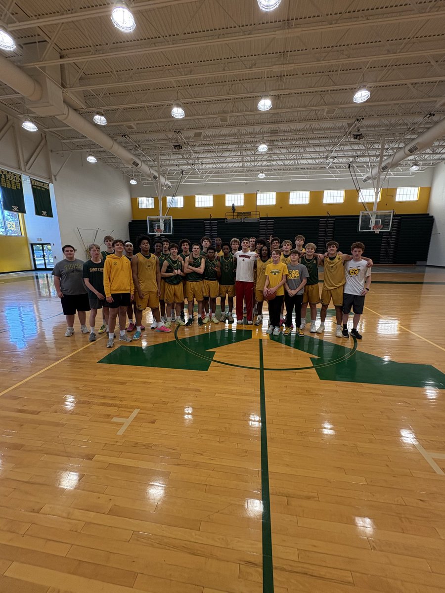 A special visit from <a href="/will_hanke/">Will Hanke</a> before his college 🏀 debut tomorrow night. Just like old times seeing him chop it up with his boys and talk hoops with the staff. #winner