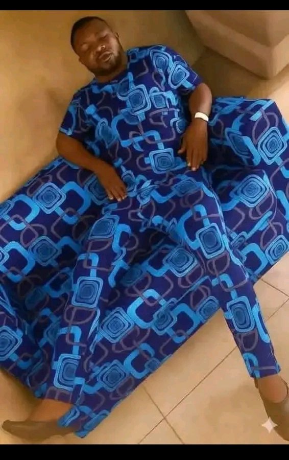 DanielAyankola's tweet photo. If he reach your turn, leave the remaining material for carpenter 😄😄😄 https://t.co/O0PYdPKPj3