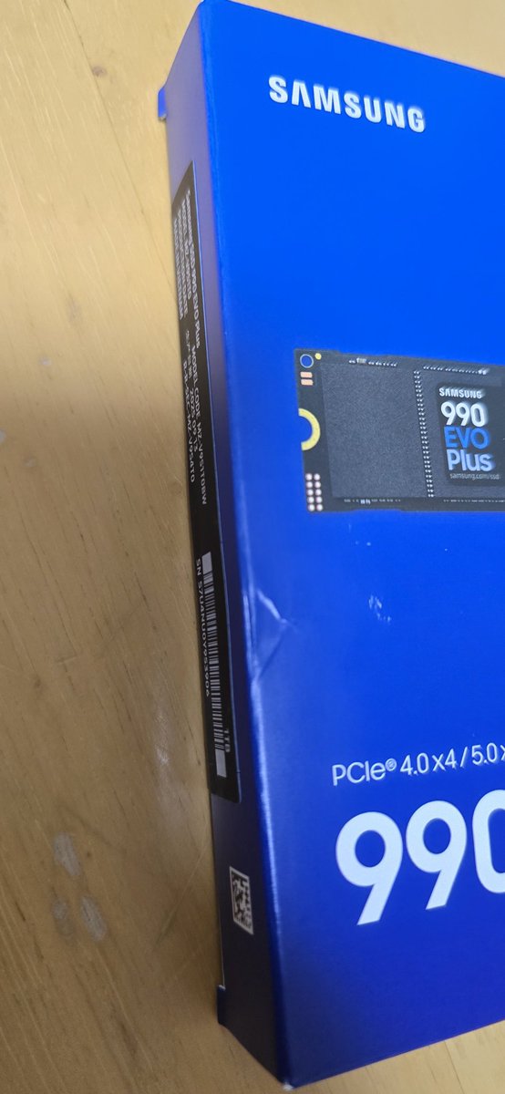 朝起きたらポストに無理やりねじ込まれてた🥹
ペラペラのは玄関前に置いてくくせに…なぜに箱ものの時はねじ込むのか…😾
ここ最近のAmazon配達員の質が良くない😭